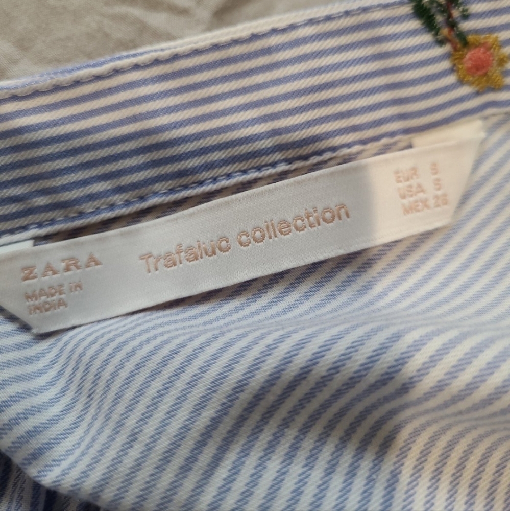 Zara Striped embroidered floral Mini Dress with lace front size Small - Picture 2 of 11